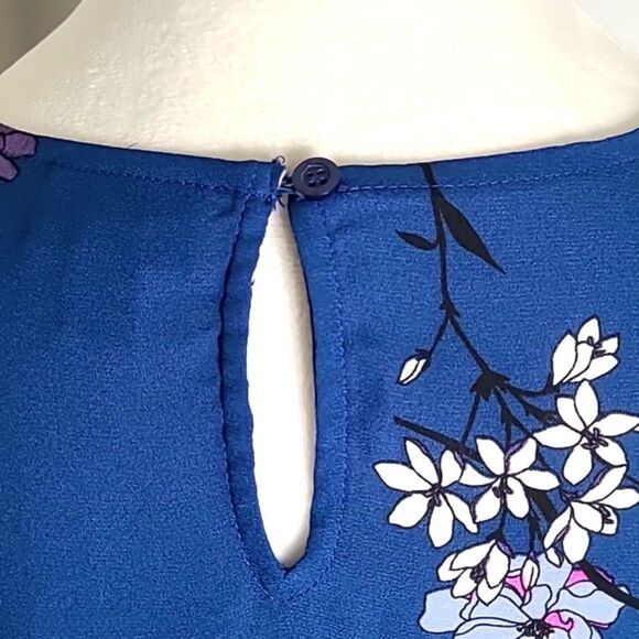 a.n.a Turquoise Blouse with Pink & Beige Flowers, Size Medium - Picture 8 of 10